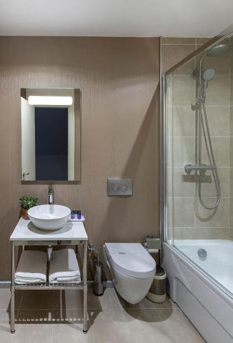 Upsuites Hotel Room Type - Standard Suite
