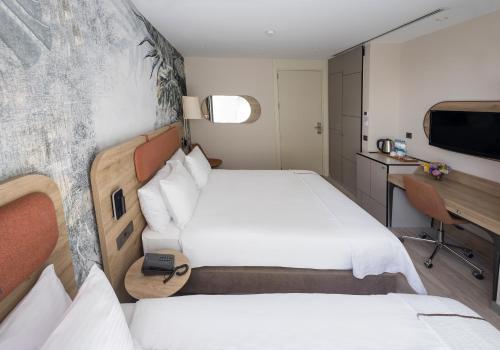 Upsuites Hotel - Tap to explore photos