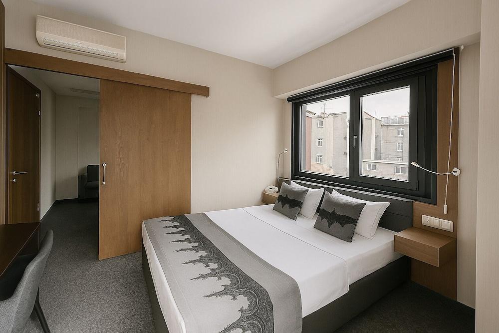 Black Art Otel Room Type - Deluxe Suite, 2 Bedrooms, Non Smoking