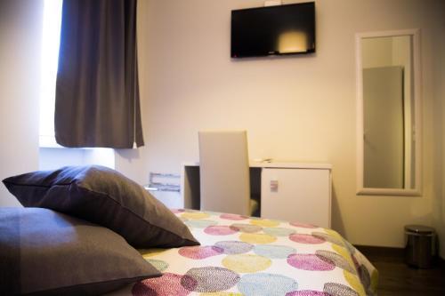 Modern BnB - Tap to explore photos