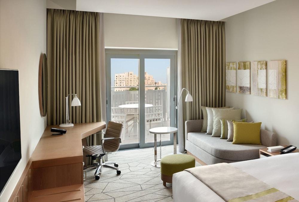 Holiday Inn Dubai Festival City Mall - Tap to explore photos