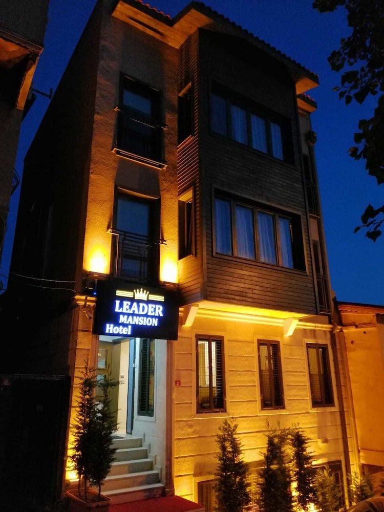 Leader Mansion Hotel & Suite - Tap to explore photos