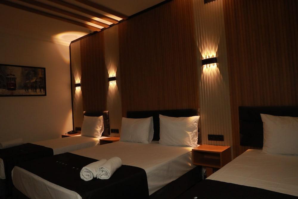 Rays Hotel Room Type - Deluxe Triple Room Rays Hotel Room Type - Deluxe Triple Room