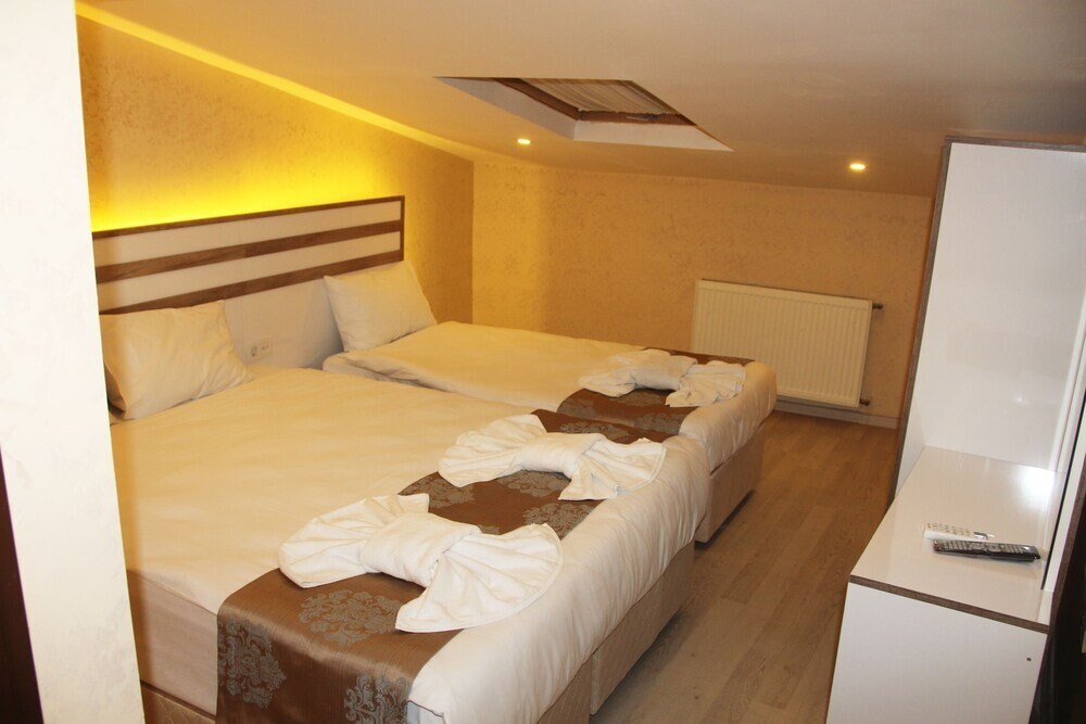Theodian Hotel Room Type - Standard Triple Room