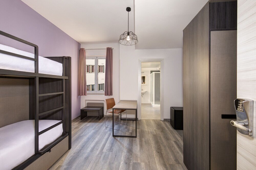 The RomeHello - Hostel Room Type - Twin Room, Private Bathroom