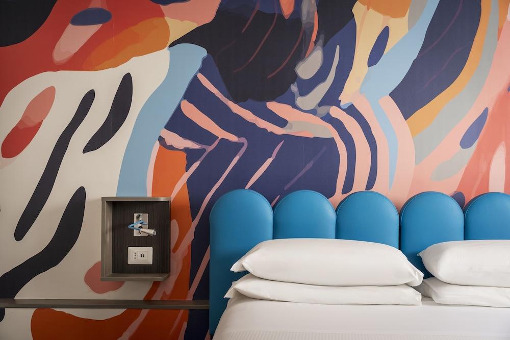 The RomeHello - Hostel Room Type - Double Room, Private Bathroom