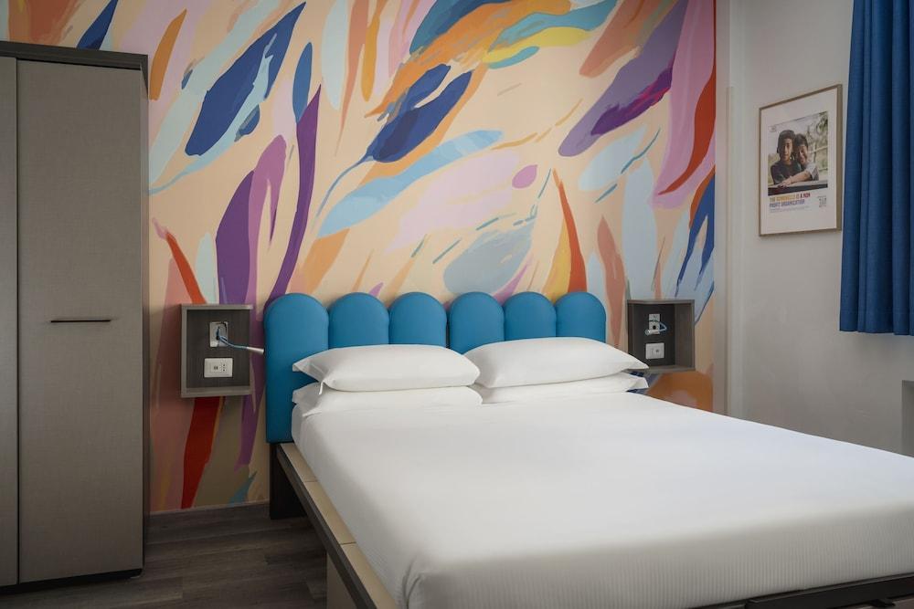 The RomeHello - Hostel Room Type - Quadruple Room, Private Bathroom The RomeHello - Hostel Room Type - Quadruple Room, Private Bathroom