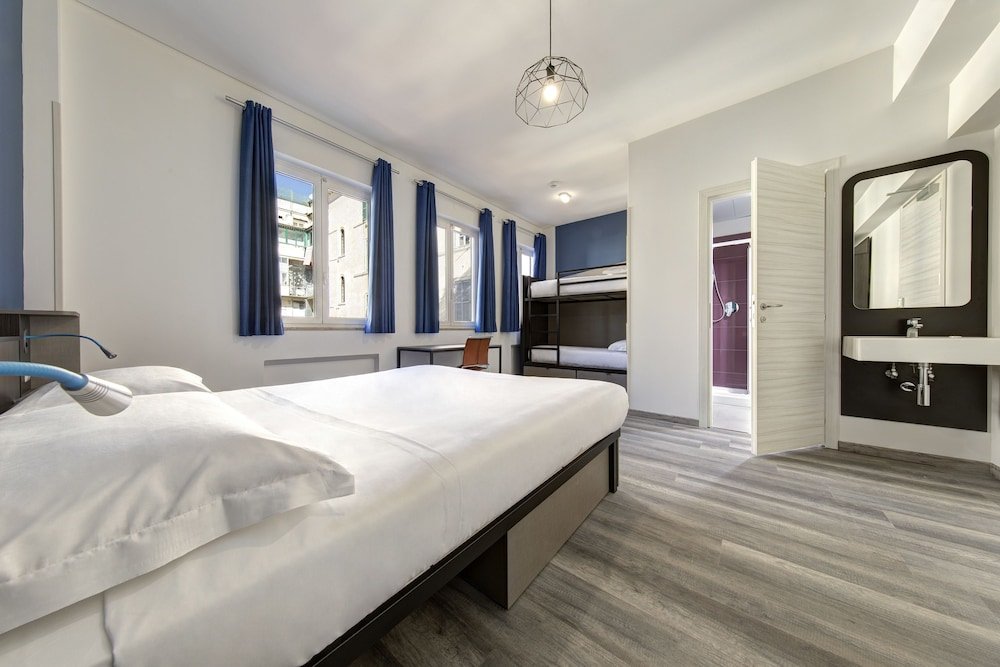 The RomeHello - Hostel Room Type - Quadruple Room, Private Bathroom The RomeHello - Hostel Room Type - Quadruple Room, Private Bathroom