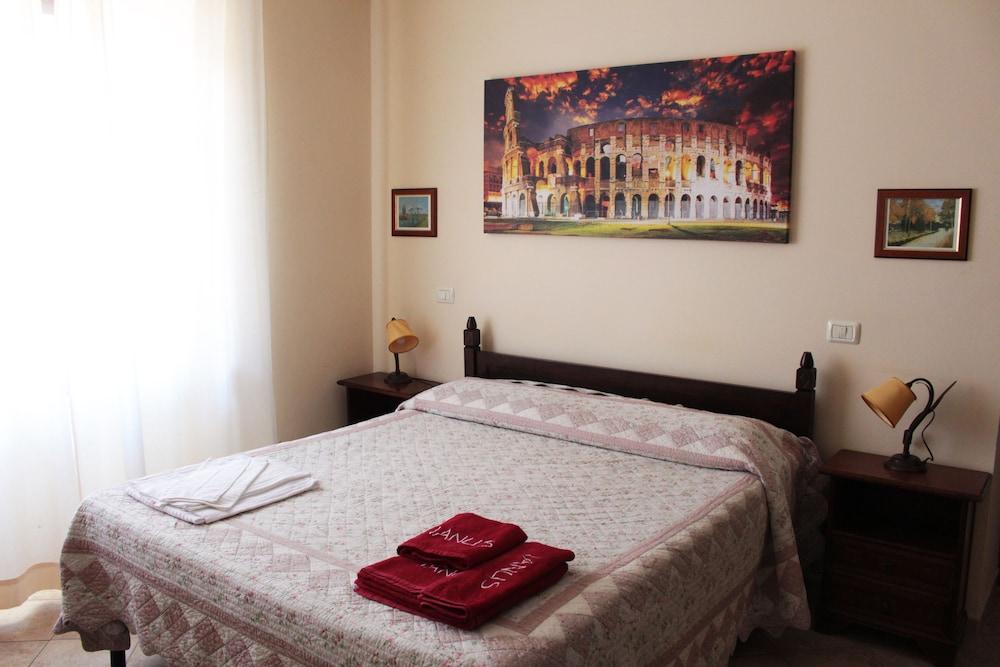 Ianus Guest House Room Type - Superior Room, 1 Queen Bed