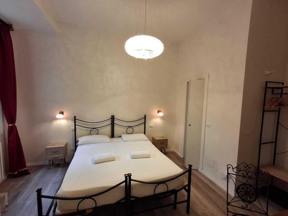Lighthouse Suites Trastevere Room Type - Junior Suite Lighthouse Suites Trastevere Room Type - Junior Suite