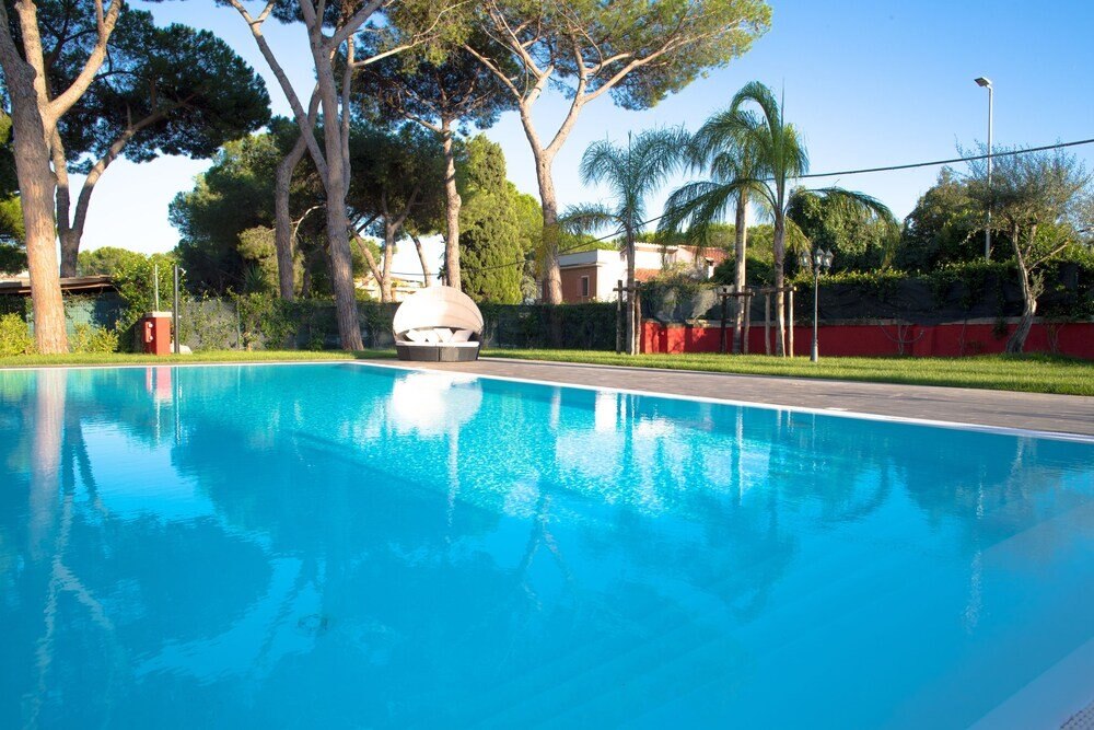 Relais Villa Italia - Tap to explore photos