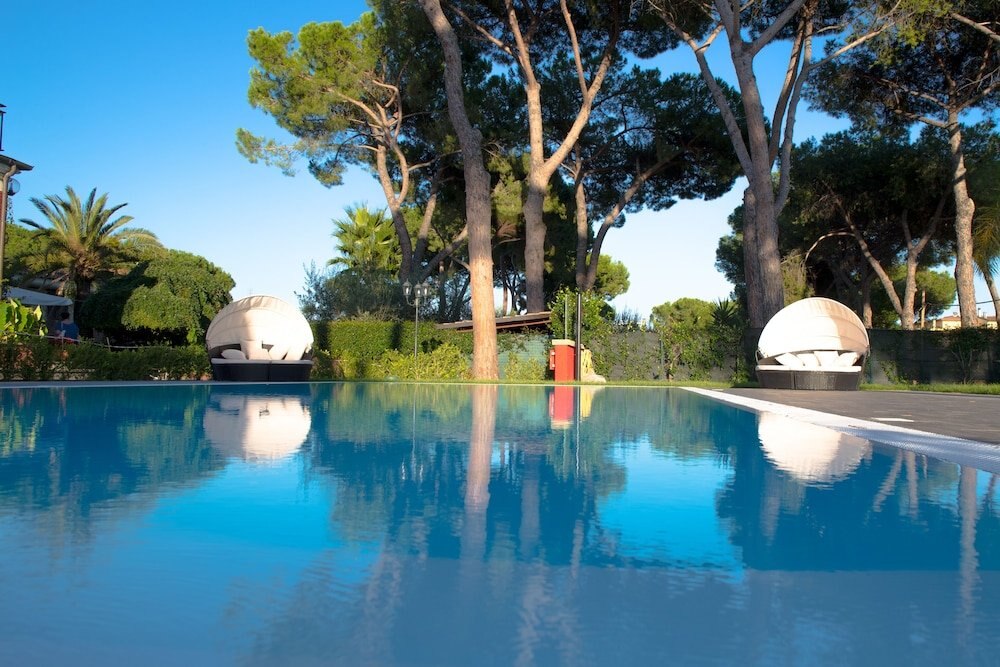 Relais Villa Italia - Tap to explore photos