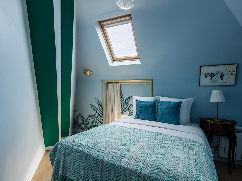 Luxury 2 Bedroom Duplex - Beautiful Monument View - Tap to explore photos