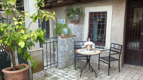 Residenze Gregoriane - Dimora d'Epoca - Tap to explore photos