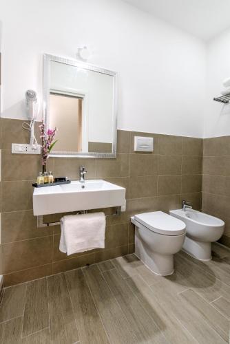Bloom Apartment Room Type - Two Connecting Double Rooms (2 + 3 Adults)