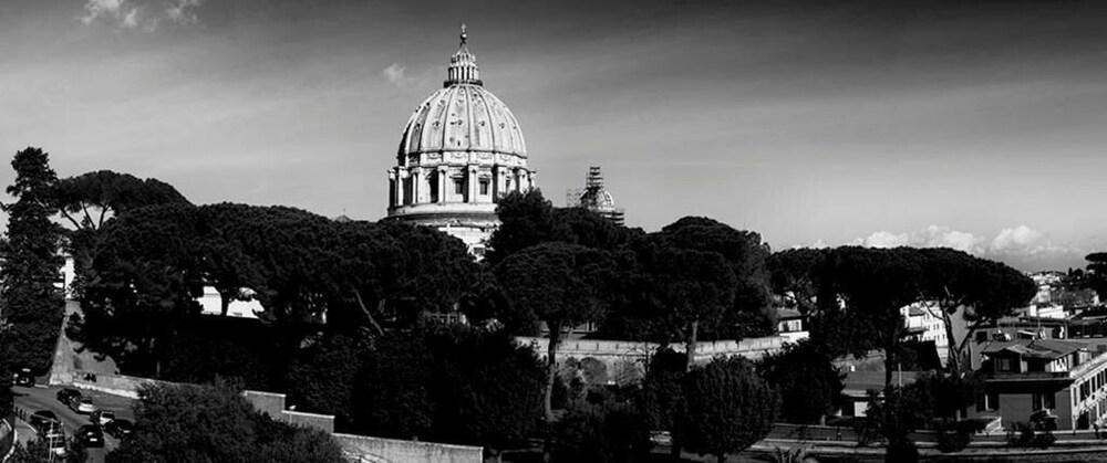 St. Peter's Luxury Rooms - Tap to explore photos