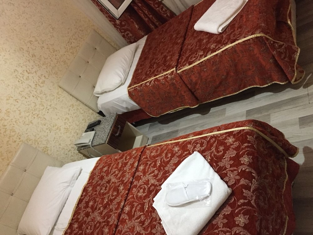 Florin Hotel Room Type - Basic Double Room, 2 Twin Beds