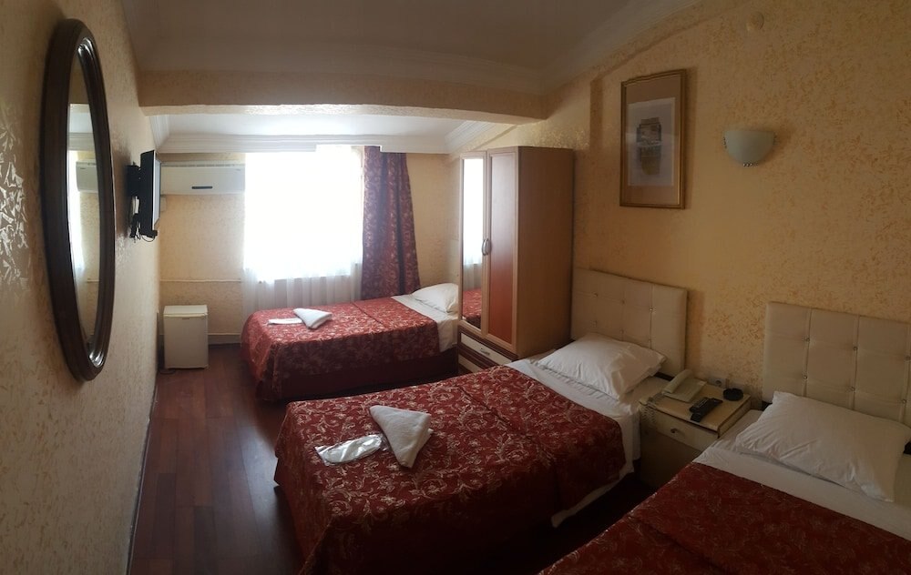 Florin Hotel Room Type - Basic Triple Room