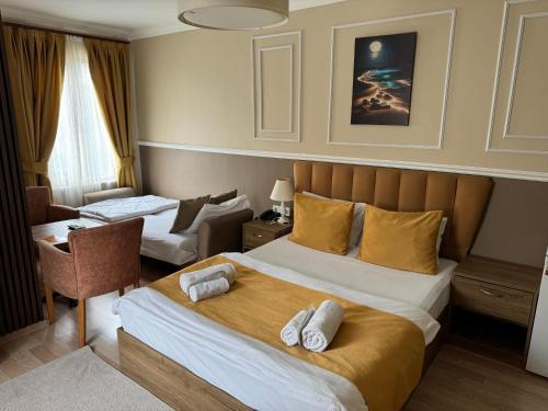 New Beylerbeyi Hotel - Tap to explore photos