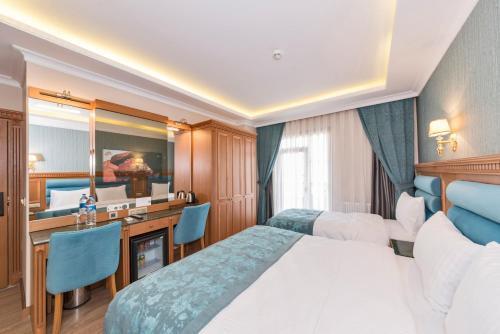 Magnaura House Hotel Room Type - Triple Room