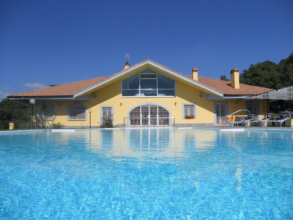 Agriturismo Il casale delle Ginestre - Tap to explore photos
