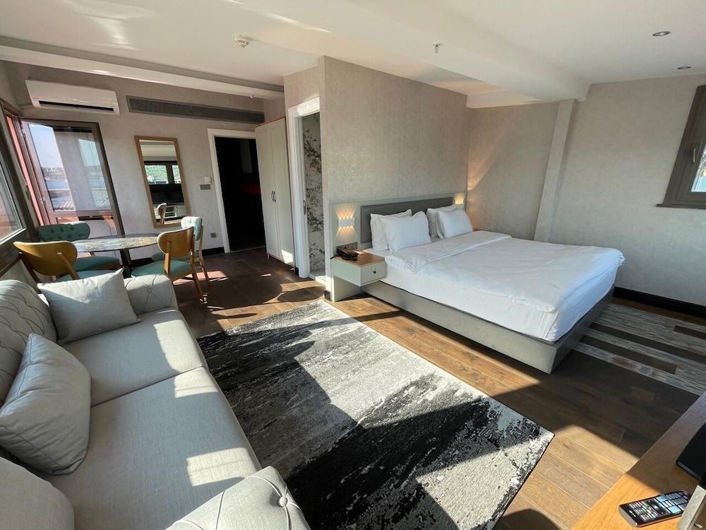 Feri Suites Room Type - Superior Double Room (Stair Access)