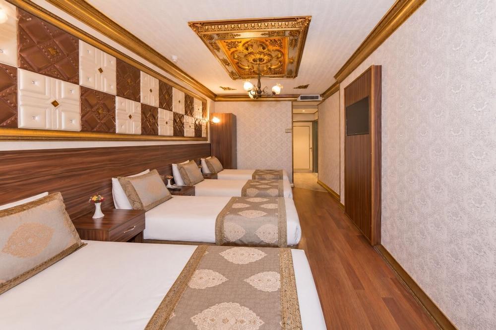 Version Hotel Room Type - Comfort Quadruple Room