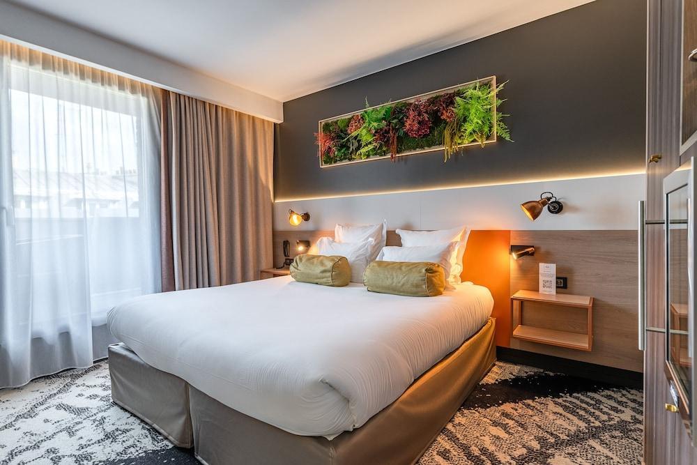 Hotel B55 - Tap to explore photos