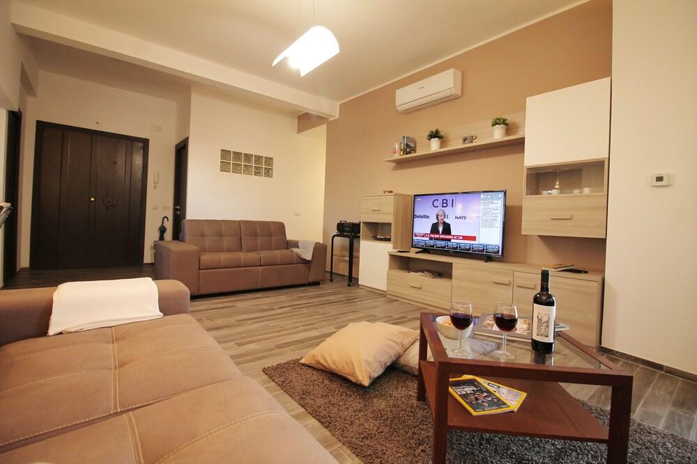 Wonder 3BR EUR Apartment - Tap to explore photos