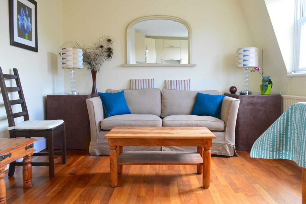 Lovely Top Floor Flat in Leafy Fulham
