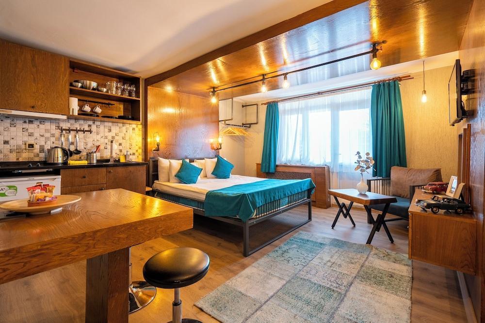 Cube Suites Room Type - Suite, Balcony