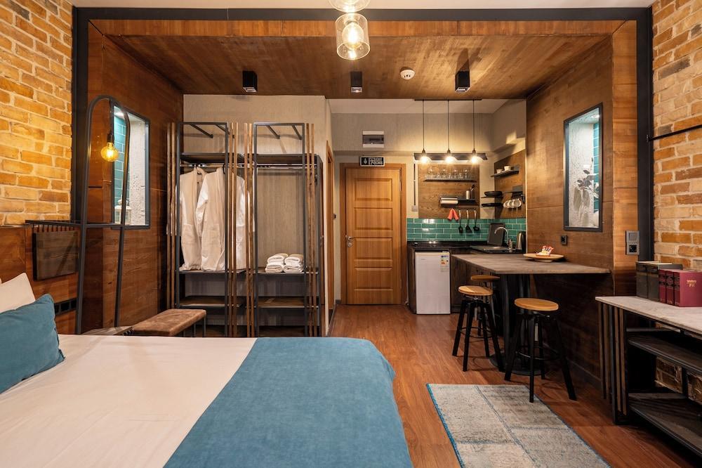 Cube Suites