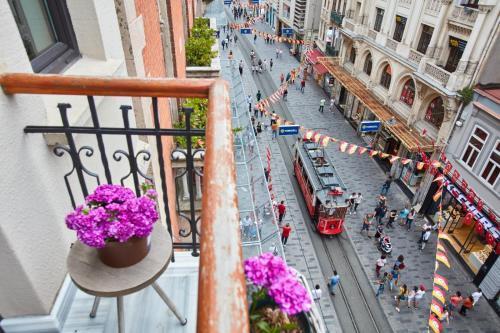 Magnova Studios Room Type - Superior Studio with  Balcony - Istiklal Street View