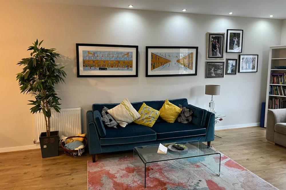 Fantastic Modern 2 Bedroom Flat in Lambeth - Tap to explore photos