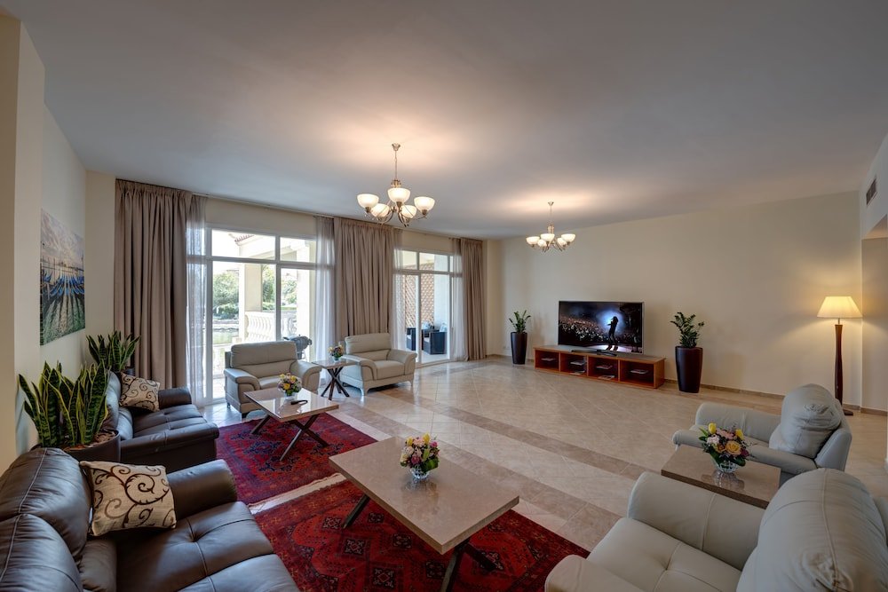 J5 Holiday Homes 3BR Apartment - Tap to explore photos