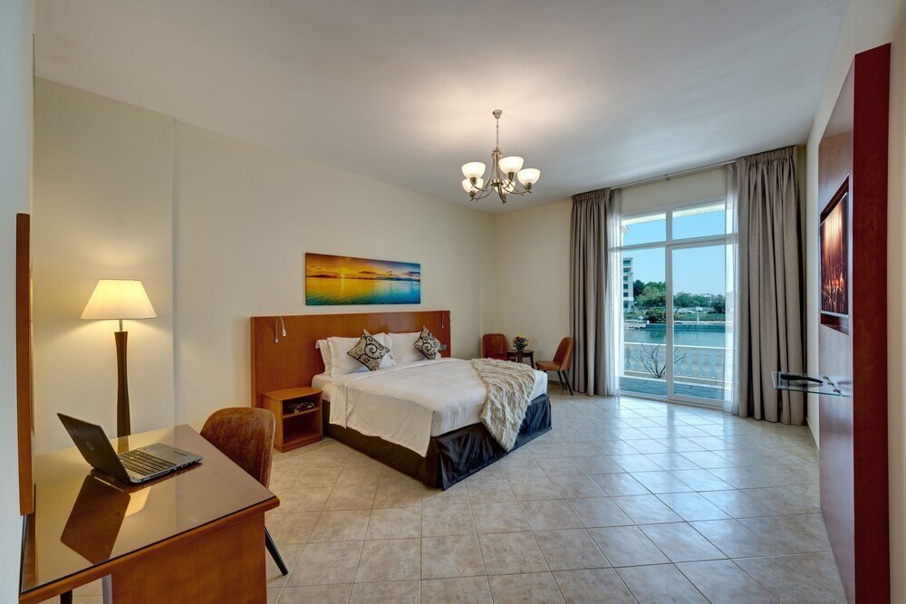 J5 Holiday Homes 3BR Apartment - Tap to explore photos