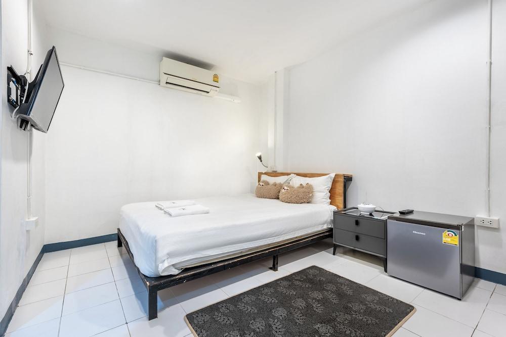 Sloth Hostel Don Mueang Room Type - Standard Double Room No Window