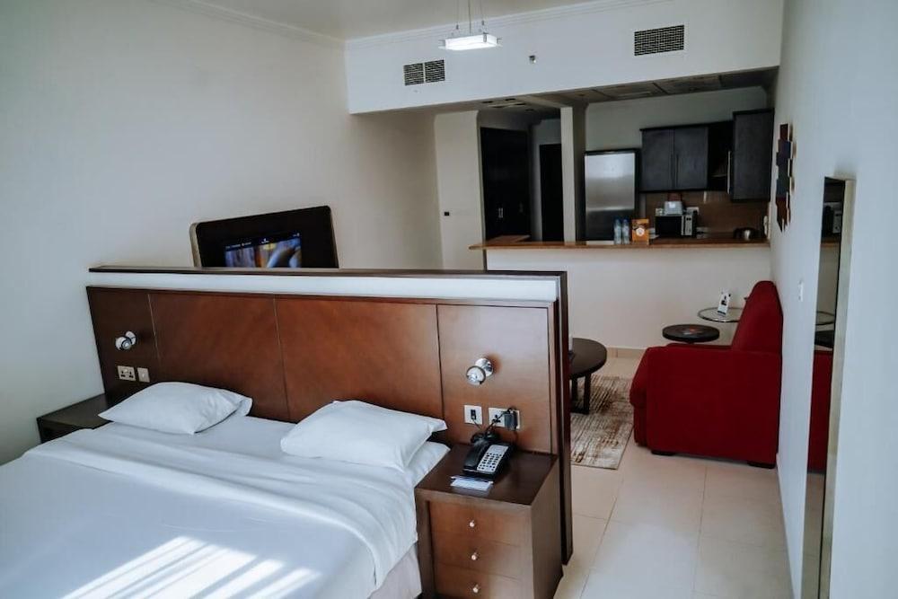 MENA Aparthotel Room Type - Studio Apartment King Smoking