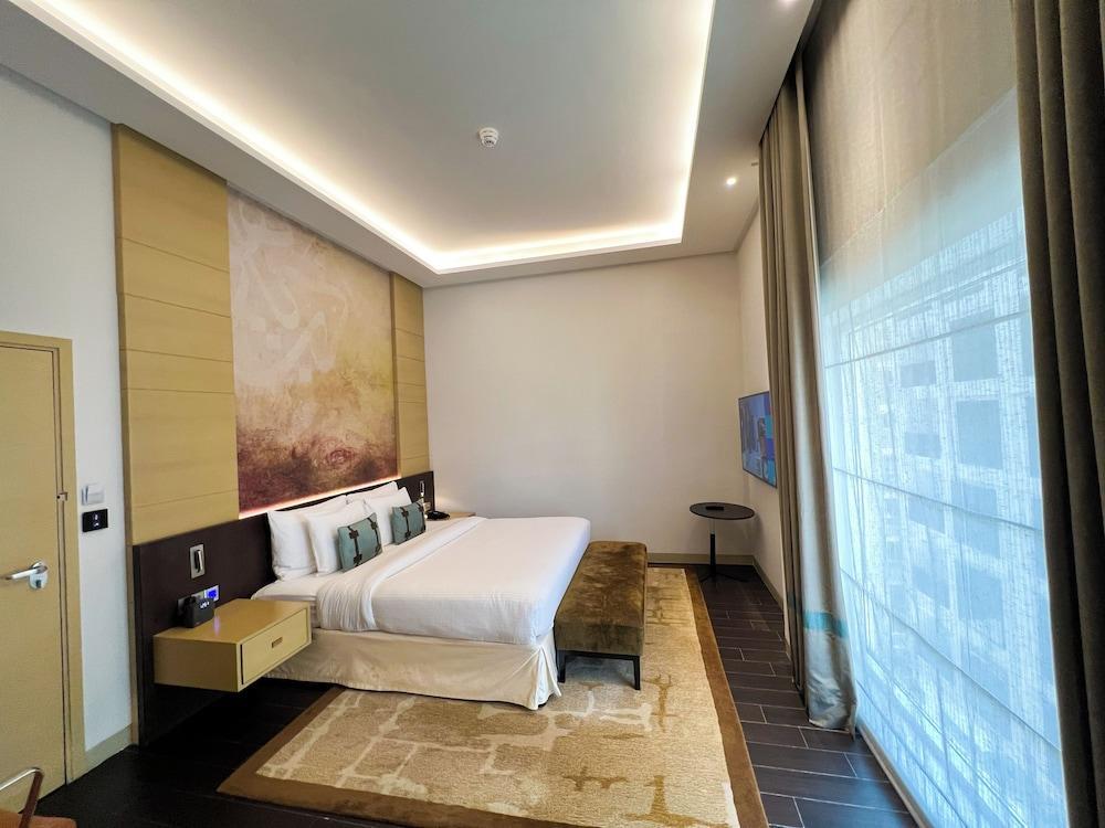 Grayton Hotel by Blazon Hotels Bur Dubai - Tap to explore photos