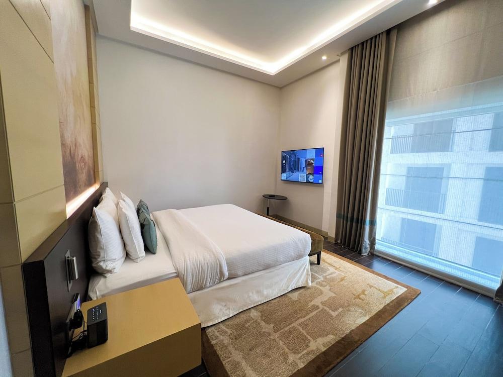 Grayton Hotel by Blazon Hotels Bur Dubai - Tap to explore photos