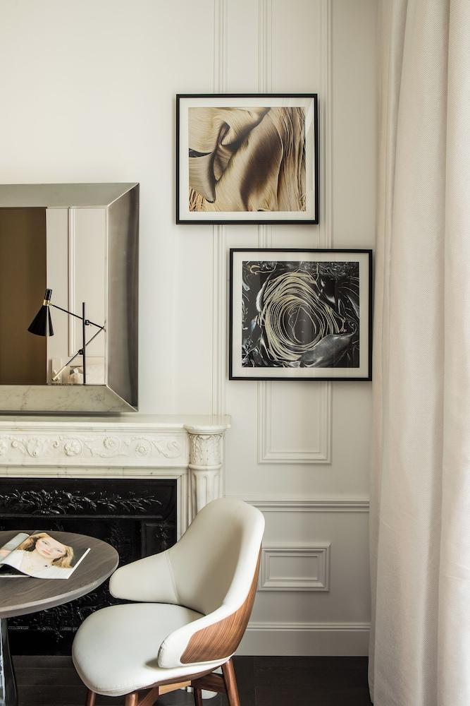 La Clef Champs-Élysées Paris by The Crest Collection Room Type - Superior Room La Clef Champs-Élysées Paris by The Crest Collection Room Type - Superior Room