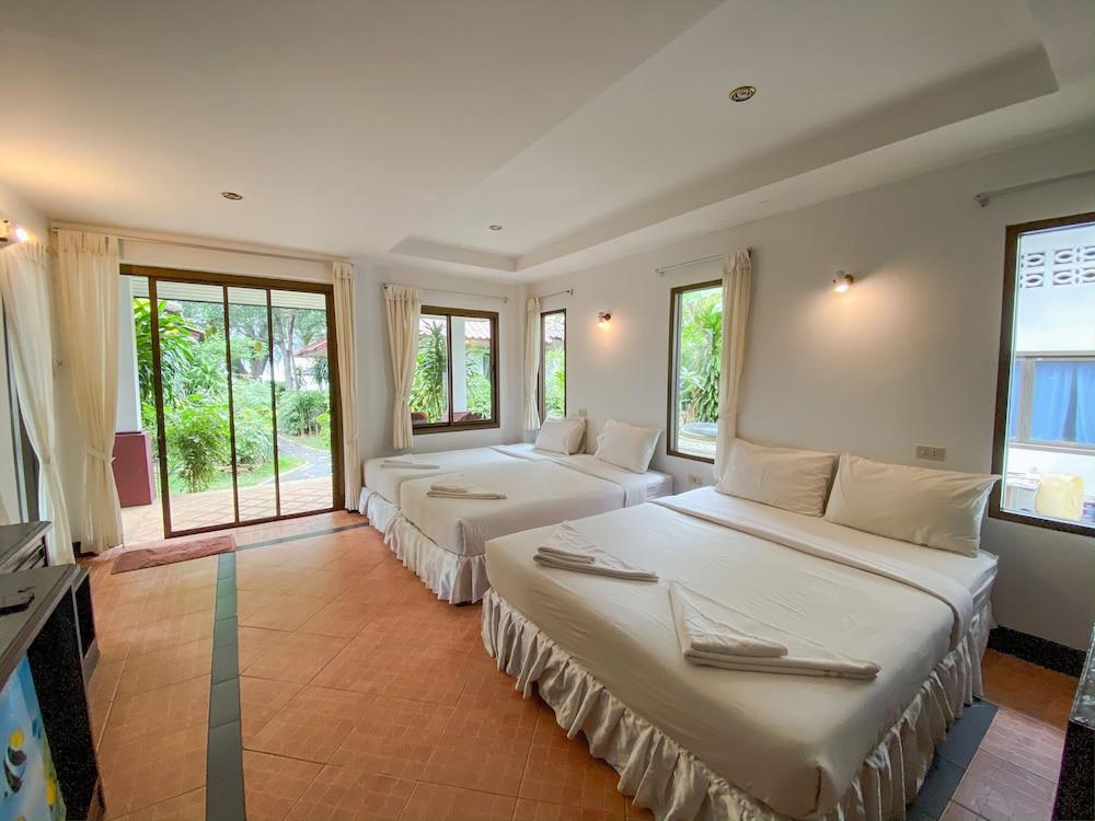 Samui Honey Backpacker Bungalow Room Type - Quadruple Room