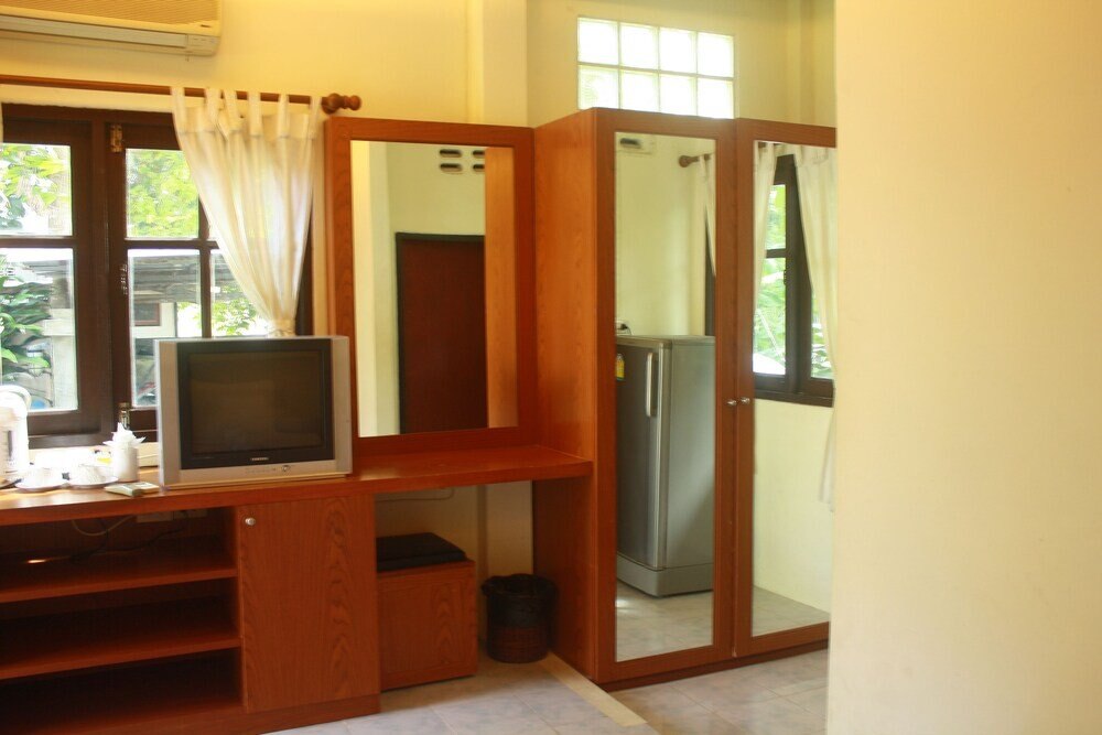 Samui Honey Backpacker Bungalow - Tap to explore photos