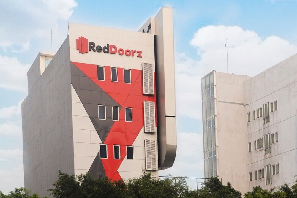 RedDoorz Plus @ Thamrin - Tap to explore photos