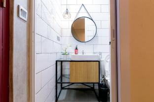 RedDoorz Plus @ Thamrin - Tap to explore photos