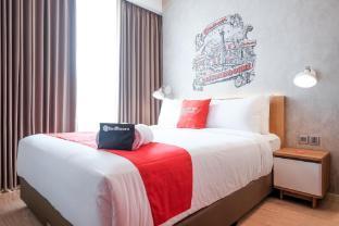 RedDoorz Plus @ Thamrin - Tap to explore photos