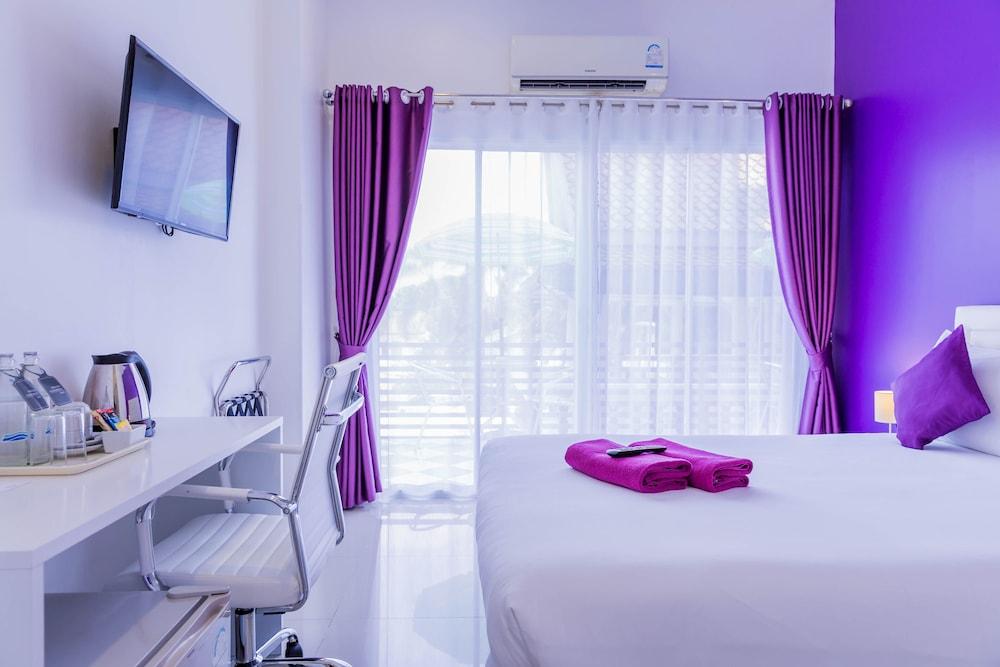 Hotel Zing Pattaya - Tap to explore photos