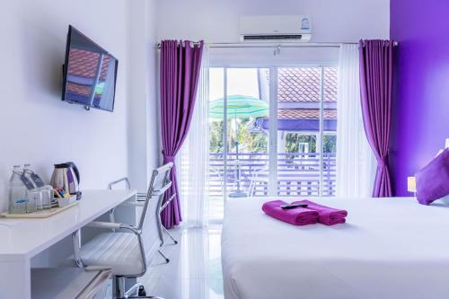 Hotel Zing Pattaya - Tap to explore photos