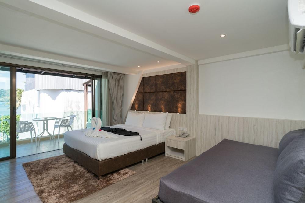 Destination Patong Room Type - Deluxe Triple with Balcony (Sea View)