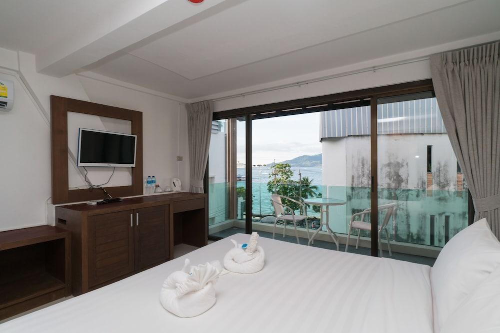 Destination Patong Room Type - Deluxe Premium Room with Balcony (Partially Sea View)